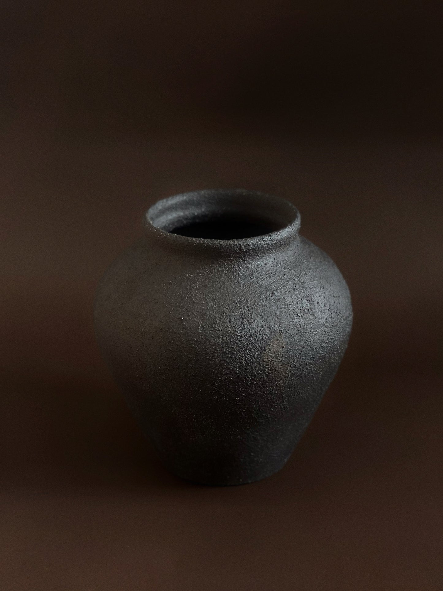 Black Textured Vase 01