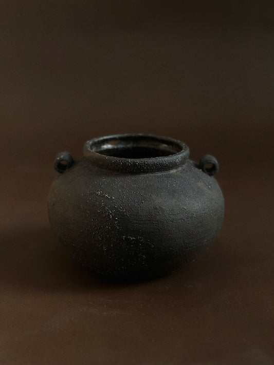 Black Textured Vase 02