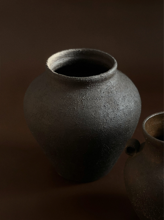 Black Textured Vase 01